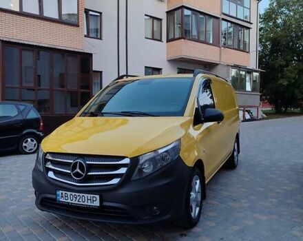 Желтый Мерседес Вито, объемом двигателя 2.14 л и пробегом 396 тыс. км за 15700 $, фото 1 на Automoto.ua