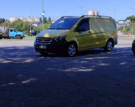 Желтый Мерседес Вито, объемом двигателя 2.14 л и пробегом 396 тыс. км за 15700 $, фото 13 на Automoto.ua