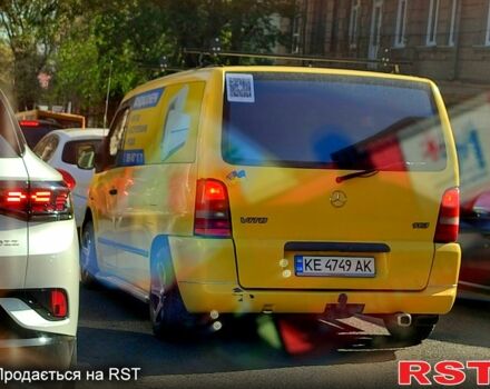 Жовтий Мерседес Віто, об'ємом двигуна 2 л та пробігом 330 тис. км за 4500 $, фото 1 на Automoto.ua