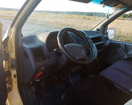 Желтый Мерседес Вито, объемом двигателя 2.3 л и пробегом 500 тыс. км за 3400 $, фото 7 на Automoto.ua