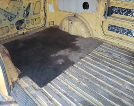 Желтый Мерседес Вито, объемом двигателя 2.3 л и пробегом 500 тыс. км за 3400 $, фото 9 на Automoto.ua