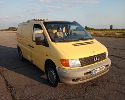 Желтый Мерседес Вито, объемом двигателя 2.3 л и пробегом 500 тыс. км за 3400 $, фото 1 на Automoto.ua