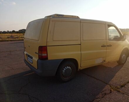 Желтый Мерседес Вито, объемом двигателя 2.3 л и пробегом 500 тыс. км за 3400 $, фото 3 на Automoto.ua