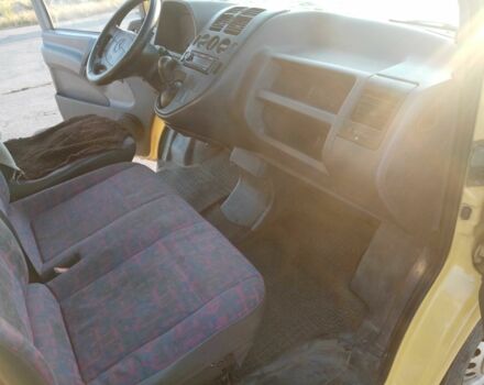 Желтый Мерседес Вито, объемом двигателя 2.3 л и пробегом 500 тыс. км за 3400 $, фото 8 на Automoto.ua