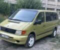 Желтый Мерседес Вито, объемом двигателя 2.1 л и пробегом 300 тыс. км за 3199 $, фото 1 на Automoto.ua