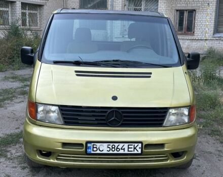 Желтый Мерседес Вито, объемом двигателя 2.1 л и пробегом 300 тыс. км за 3199 $, фото 1 на Automoto.ua