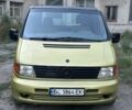 Желтый Мерседес Вито, объемом двигателя 2.1 л и пробегом 300 тыс. км за 3199 $, фото 1 на Automoto.ua