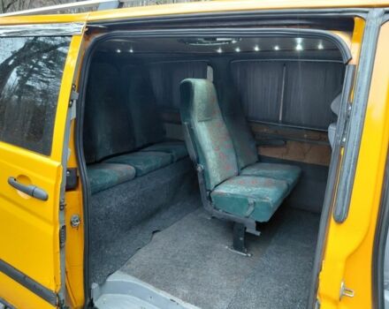 Желтый Мерседес Вито, объемом двигателя 2.1 л и пробегом 560 тыс. км за 5500 $, фото 6 на Automoto.ua