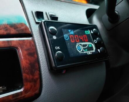 Желтый Мерседес Вито, объемом двигателя 2.1 л и пробегом 560 тыс. км за 5500 $, фото 7 на Automoto.ua