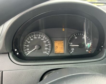 Желтый Мерседес Вито, объемом двигателя 2.1 л и пробегом 250 тыс. км за 9500 $, фото 8 на Automoto.ua