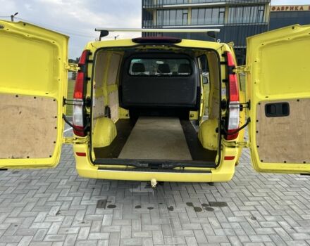 Желтый Мерседес Вито, объемом двигателя 2.1 л и пробегом 250 тыс. км за 9500 $, фото 11 на Automoto.ua