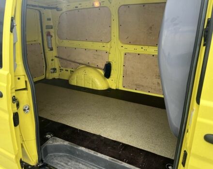 Желтый Мерседес Вито, объемом двигателя 2.1 л и пробегом 250 тыс. км за 9500 $, фото 5 на Automoto.ua