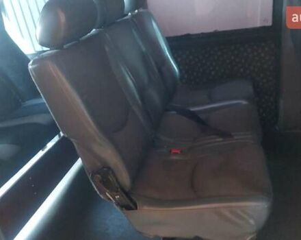 Желтый Мерседес Вито, объемом двигателя 2.2 л и пробегом 300 тыс. км за 3000 $, фото 2 на Automoto.ua