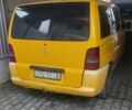 Желтый Мерседес Вито, объемом двигателя 2.2 л и пробегом 300 тыс. км за 3000 $, фото 3 на Automoto.ua