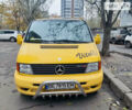 Желтый Мерседес Вито, объемом двигателя 2.15 л и пробегом 330 тыс. км за 7100 $, фото 1 на Automoto.ua