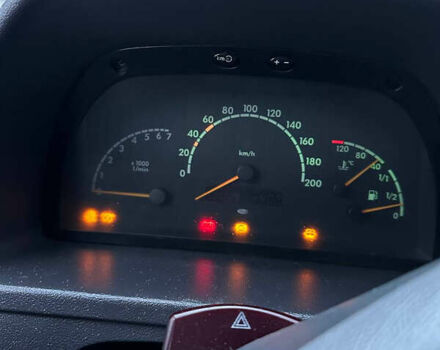 Желтый Мерседес Вито, объемом двигателя 2.15 л и пробегом 586 тыс. км за 3100 $, фото 10 на Automoto.ua