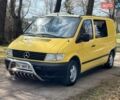 Желтый Мерседес Вито, объемом двигателя 2.2 л и пробегом 200 тыс. км за 5600 $, фото 1 на Automoto.ua