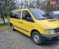 Желтый Мерседес Вито, объемом двигателя 2.15 л и пробегом 320 тыс. км за 4000 $, фото 1 на Automoto.ua