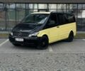 Желтый Мерседес Вито, объемом двигателя 2.15 л и пробегом 450 тыс. км за 5999 $, фото 1 на Automoto.ua