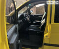 Желтый Мерседес Вито, объемом двигателя 2.2 л и пробегом 368 тыс. км за 6200 $, фото 16 на Automoto.ua