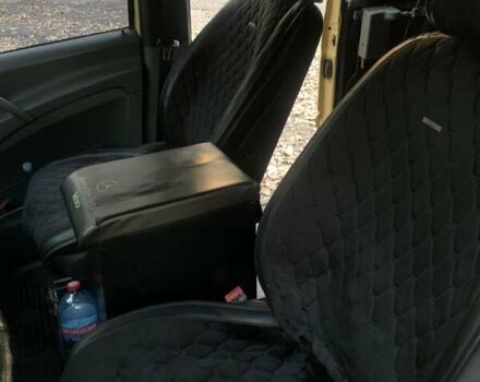 Желтый Мерседес Вито, объемом двигателя 2.2 л и пробегом 450 тыс. км за 8000 $, фото 25 на Automoto.ua