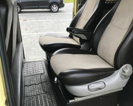 Мерседес Вито 2006 в Луцке на Automoto.ua Желтый Мерседес Вито, объемом двигателя 2.1 л и пробегом 2 тыс. км за 8900 $, фото 7 на Automoto.ua