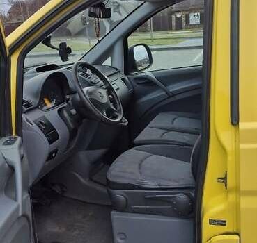 Желтый Мерседес Вито, объемом двигателя 2.2 л и пробегом 265 тыс. км за 7000 $, фото 8 на Automoto.ua