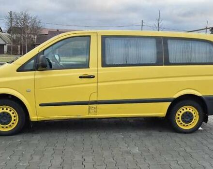Желтый Мерседес Вито, объемом двигателя 2.2 л и пробегом 265 тыс. км за 7000 $, фото 1 на Automoto.ua