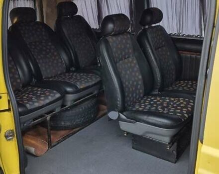 Желтый Мерседес Вито, объемом двигателя 2.2 л и пробегом 265 тыс. км за 7000 $, фото 15 на Automoto.ua