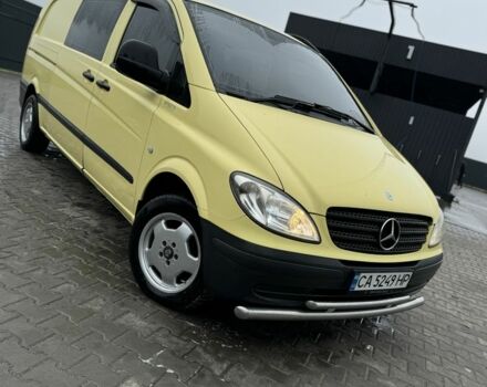 Желтый Мерседес Вито, объемом двигателя 2.2 л и пробегом 450 тыс. км за 7700 $, фото 1 на Automoto.ua