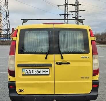 Желтый Мерседес Вито, объемом двигателя 2.2 л и пробегом 265 тыс. км за 7000 $, фото 2 на Automoto.ua