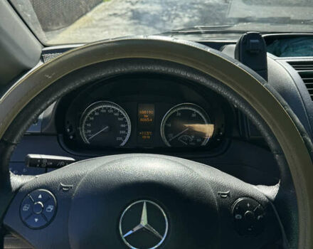 Желтый Мерседес Вито, объемом двигателя 2.14 л и пробегом 688 тыс. км за 13200 $, фото 5 на Automoto.ua