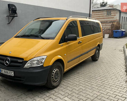Желтый Мерседес Вито, объемом двигателя 3 л и пробегом 275 тыс. км за 15000 $, фото 1 на Automoto.ua