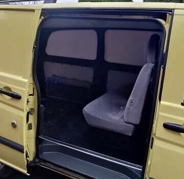 Жовтий Мерседес Віто, об'ємом двигуна 2.14 л та пробігом 373 тис. км за 8393 $, фото 8 на Automoto.ua