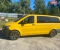 Желтый Мерседес Вито, объемом двигателя 1.6 л и пробегом 277 тыс. км за 13000 $, фото 1 на Automoto.ua