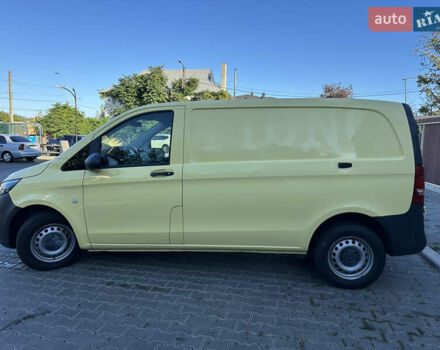 Мерседес Вито 2017 в Одессе на Automoto.ua Желтый Мерседес Вито, объемом двигателя 2.14 л и пробегом 239 тыс. км за 14500 $, фото 5 на Automoto.ua