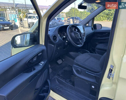 Мерседес Вито 2017 в Одессе на Automoto.ua Желтый Мерседес Вито, объемом двигателя 2.14 л и пробегом 239 тыс. км за 14500 $, фото 6 на Automoto.ua