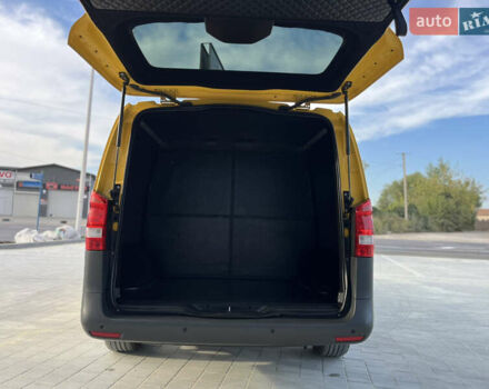 Жовтий Мерседес Віто, об'ємом двигуна 2.14 л та пробігом 277 тис. км за 25000 $, фото 42 на Automoto.ua