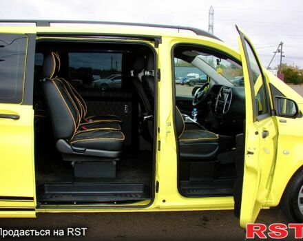 Жовтий Мерседес Віто, об'ємом двигуна 2.1 л та пробігом 181 тис. км за 28000 $, фото 4 на Automoto.ua