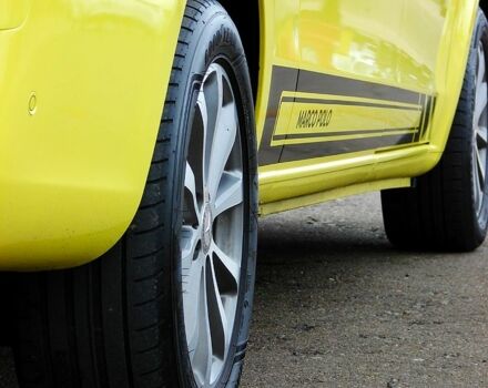 Жовтий Мерседес Віто, об'ємом двигуна 2.1 л та пробігом 181 тис. км за 28000 $, фото 3 на Automoto.ua