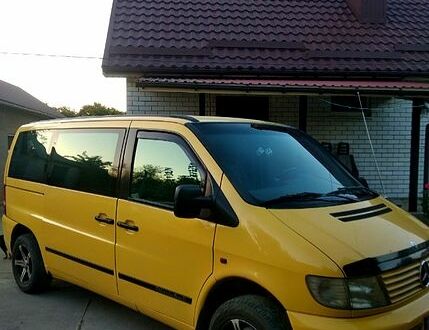 Жовтий Мерседес Віто, об'ємом двигуна 2 л та пробігом 330 тис. км за 4500 $, фото 1 на Automoto.ua