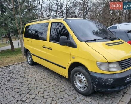 Желтый Мерседес Вито, объемом двигателя 2.15 л и пробегом 320 тыс. км за 4000 $, фото 1 на Automoto.ua
