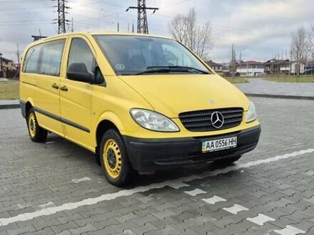 Желтый Мерседес Вито, объемом двигателя 2.2 л и пробегом 265 тыс. км за 7000 $, фото 1 на Automoto.ua