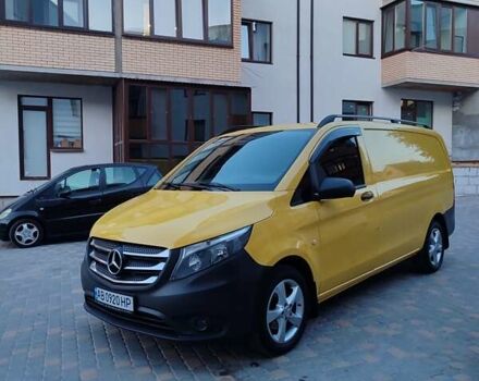 Желтый Мерседес Вито, объемом двигателя 2.14 л и пробегом 396 тыс. км за 15700 $, фото 1 на Automoto.ua