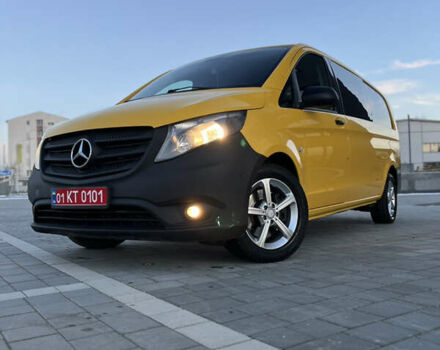 Желтый Мерседес Вито, объемом двигателя 2.14 л и пробегом 280 тыс. км за 23999 $, фото 1 на Automoto.ua