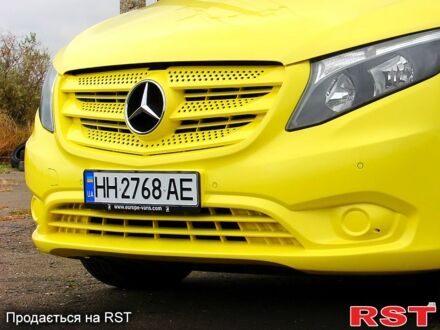 Жовтий Мерседес Віто, об'ємом двигуна 2.1 л та пробігом 181 тис. км за 28000 $, фото 1 на Automoto.ua