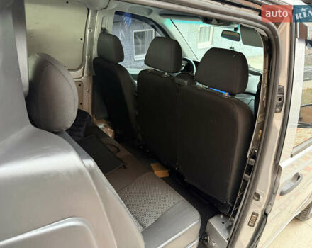 Серый Мерседес Вито, объемом двигателя 2.14 л и пробегом 389 тыс. км за 11499 $, фото 16 на Automoto.ua