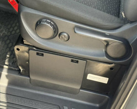 Серый Мерседес Вито, объемом двигателя 2 л и пробегом 125 тыс. км за 28499 $, фото 12 на Automoto.ua