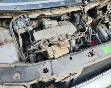 Серый Мерседес Вито, объемом двигателя 2 л и пробегом 999 тыс. км за 1725 $, фото 3 на Automoto.ua