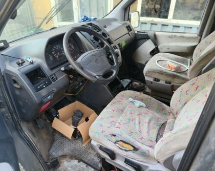 Серый Мерседес Вито, объемом двигателя 2 л и пробегом 999 тыс. км за 1725 $, фото 5 на Automoto.ua